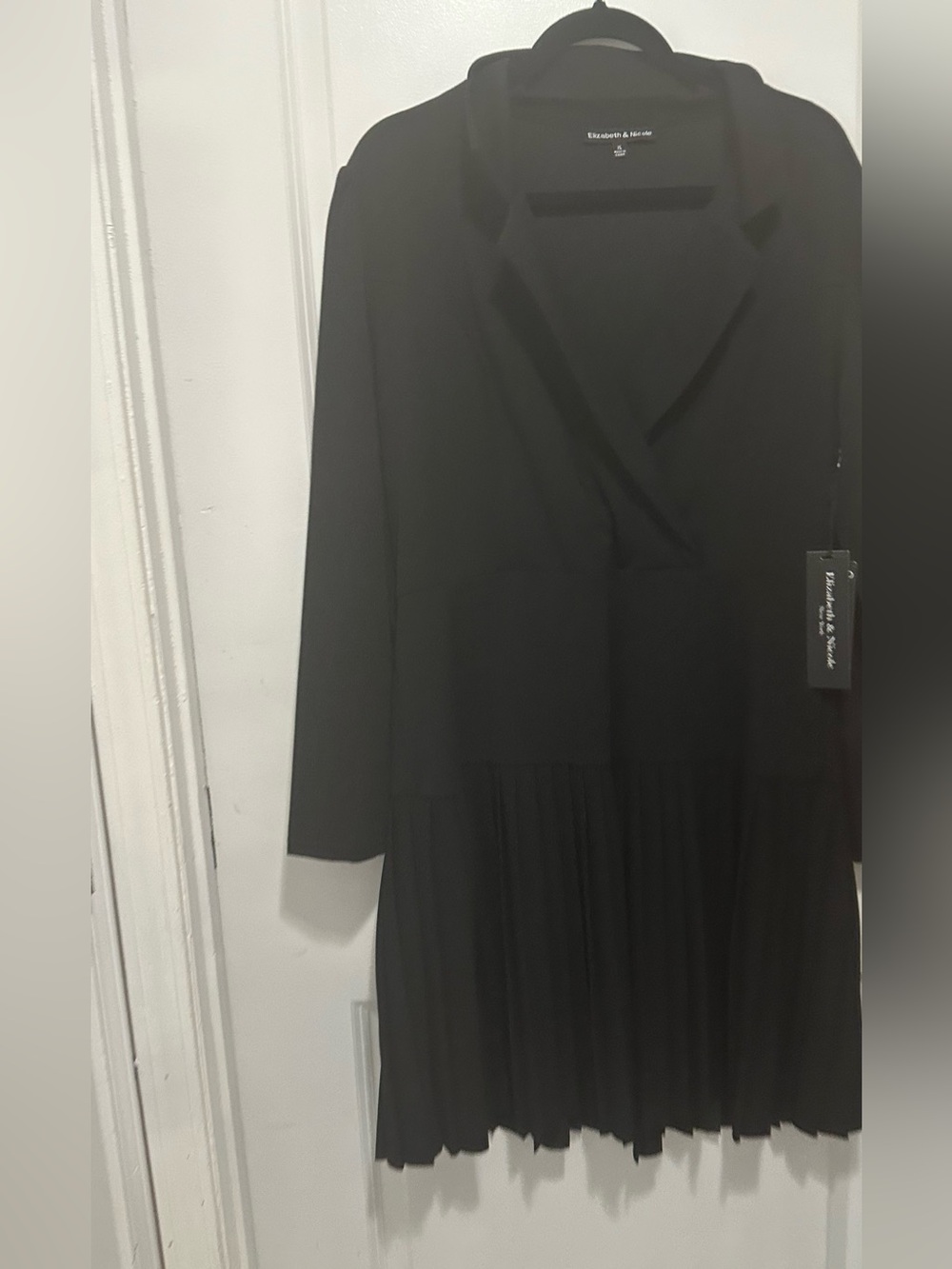 Elizabeth and James Black Long-Sleeve Pleated Hem V-Neck Dress